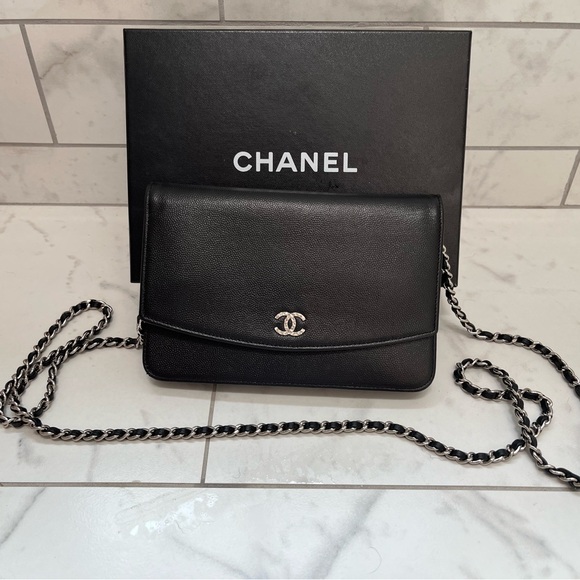 Chanel authentic Wallet on a Chain - Picture 1 of 5